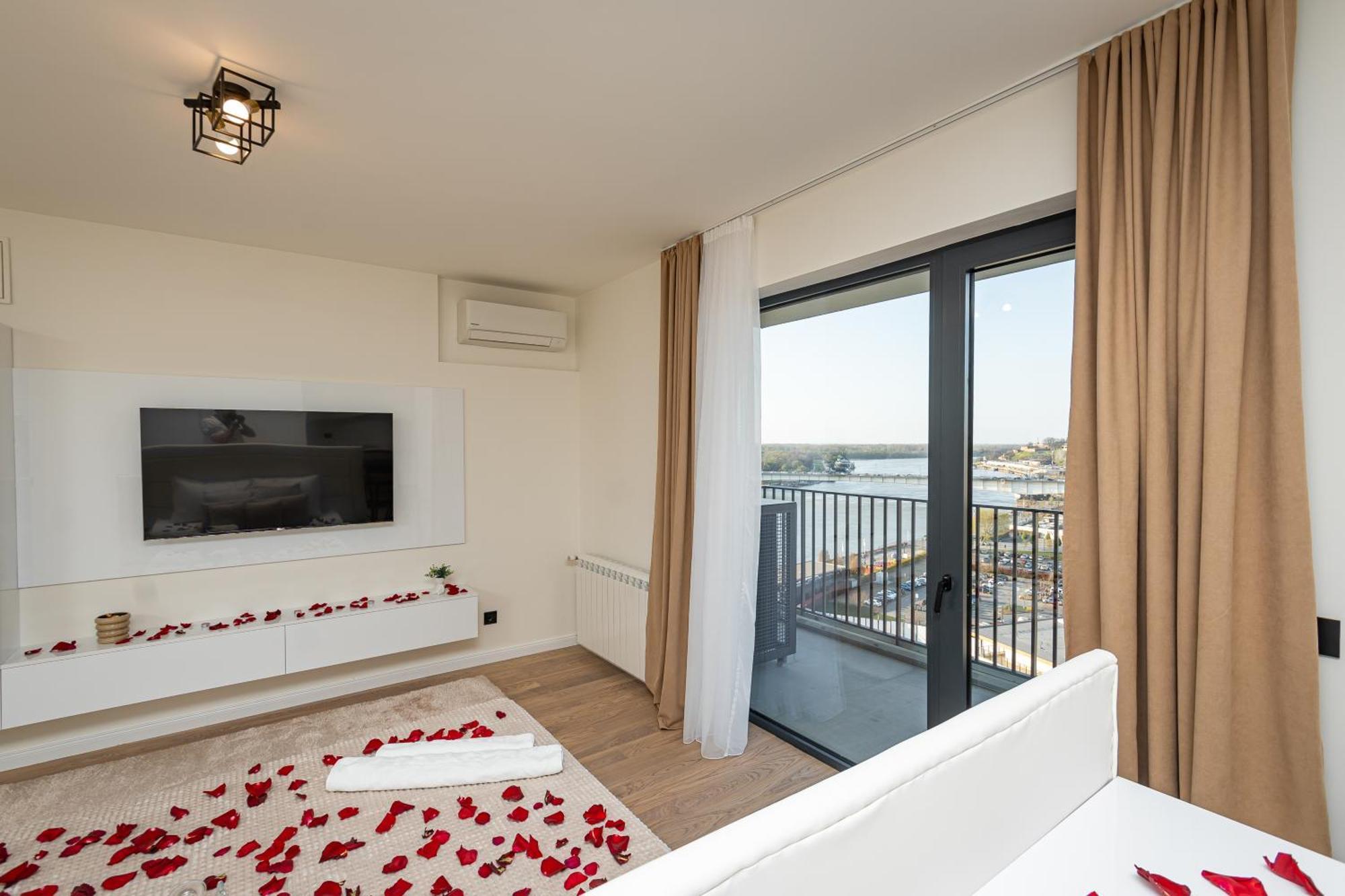 Sinfonia Lux 1205-1 Apartment Sajmiste Luaran gambar