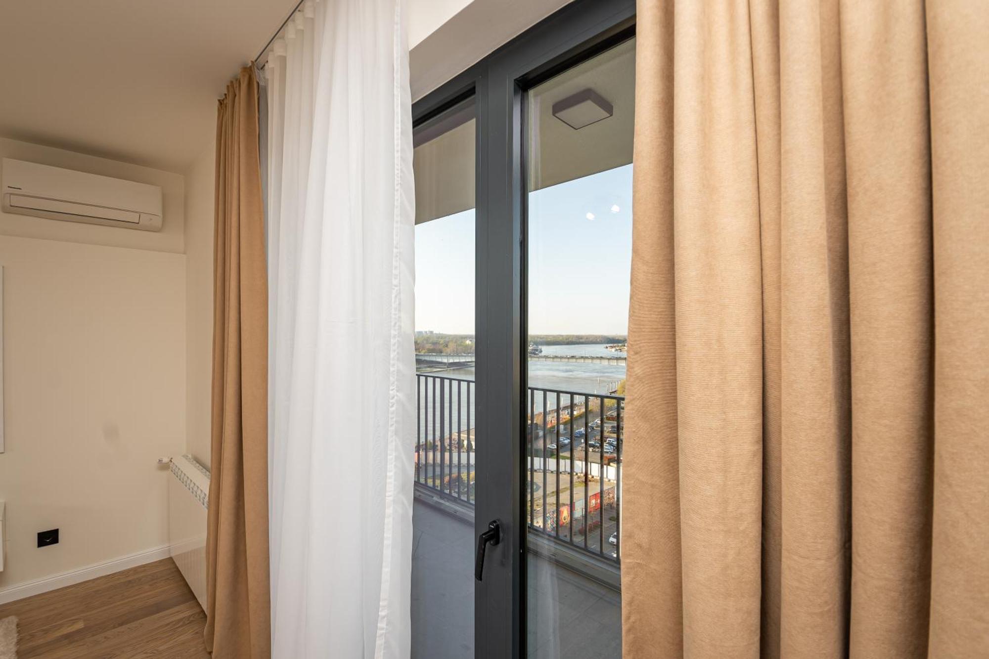 Sinfonia Lux 1205-1 Apartment Sajmiste Luaran gambar