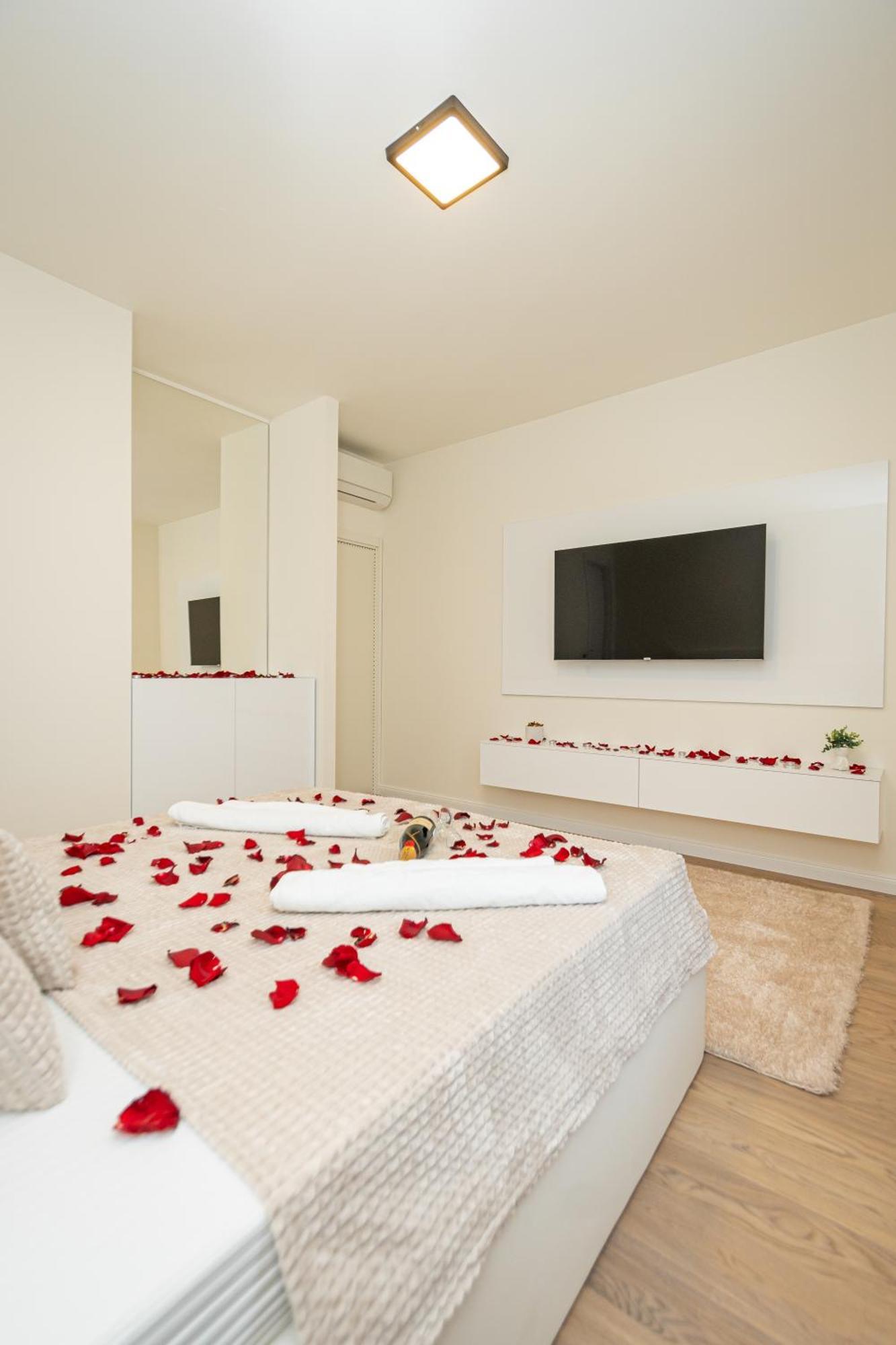 Sinfonia Lux 1205-1 Apartment Sajmiste Luaran gambar
