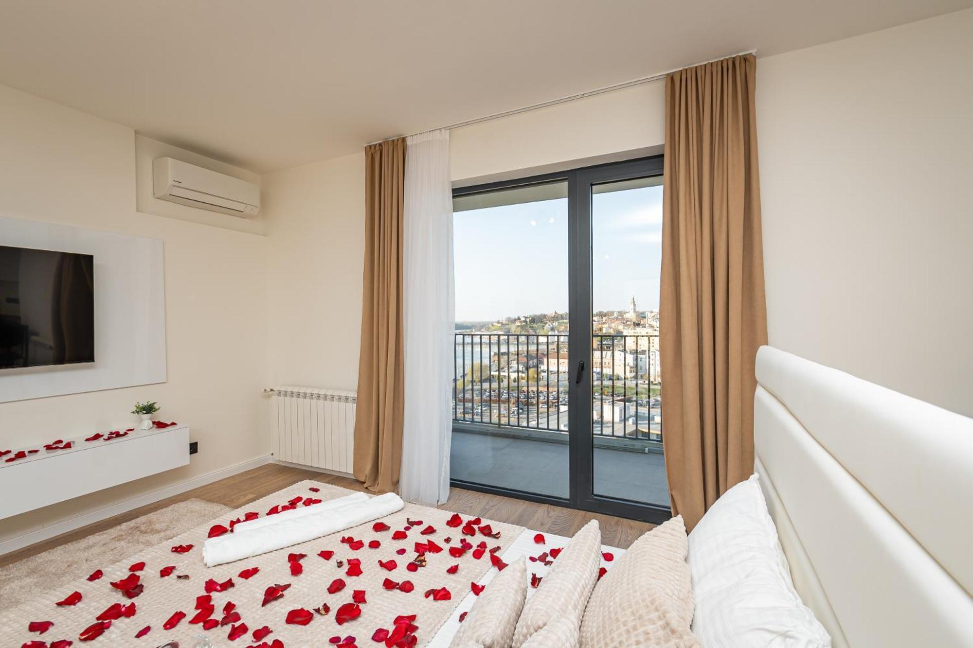 Sinfonia Lux 1205-1 Apartment Sajmiste Luaran gambar