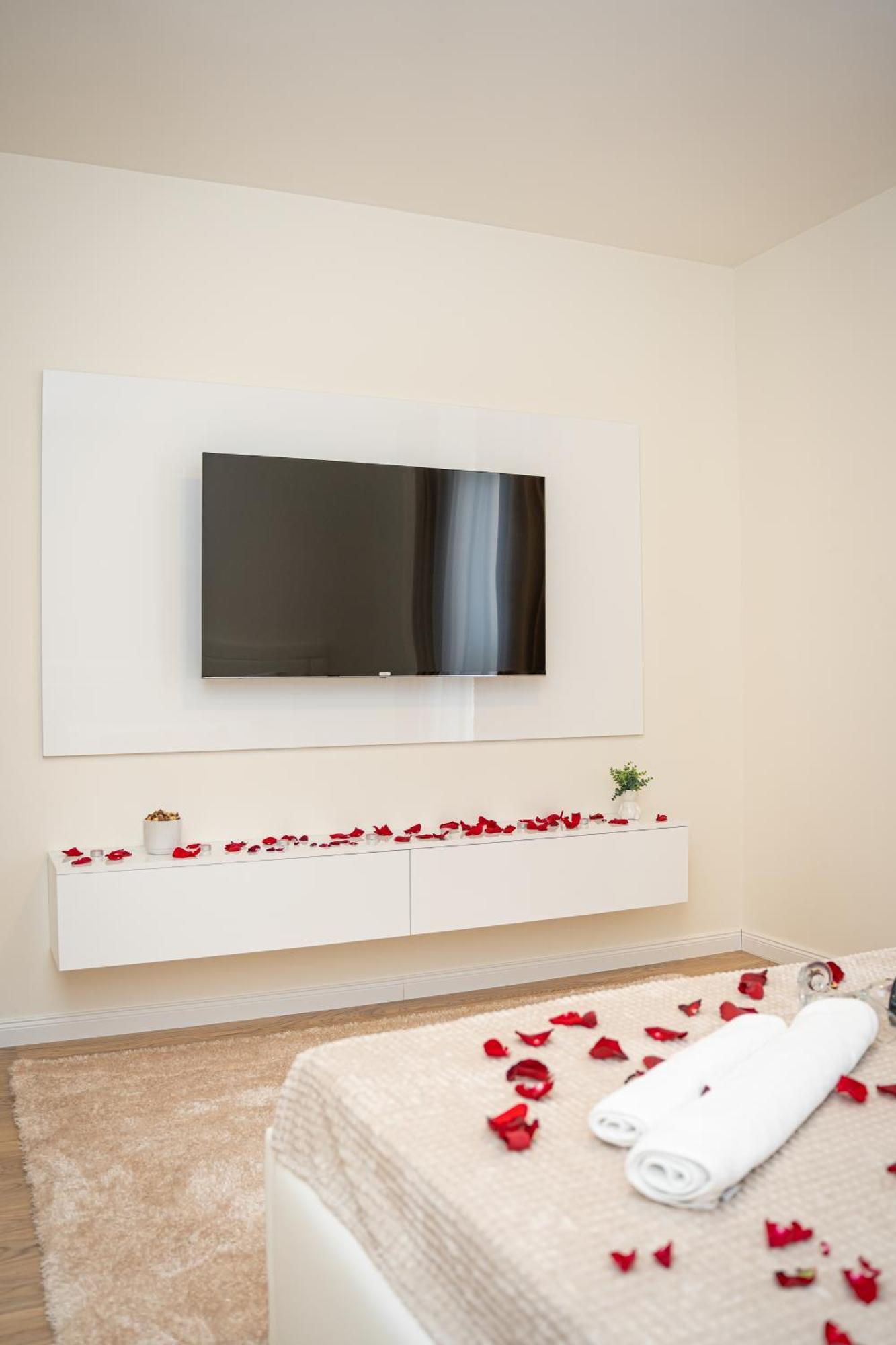 Sinfonia Lux 1205-1 Apartment Sajmiste Luaran gambar