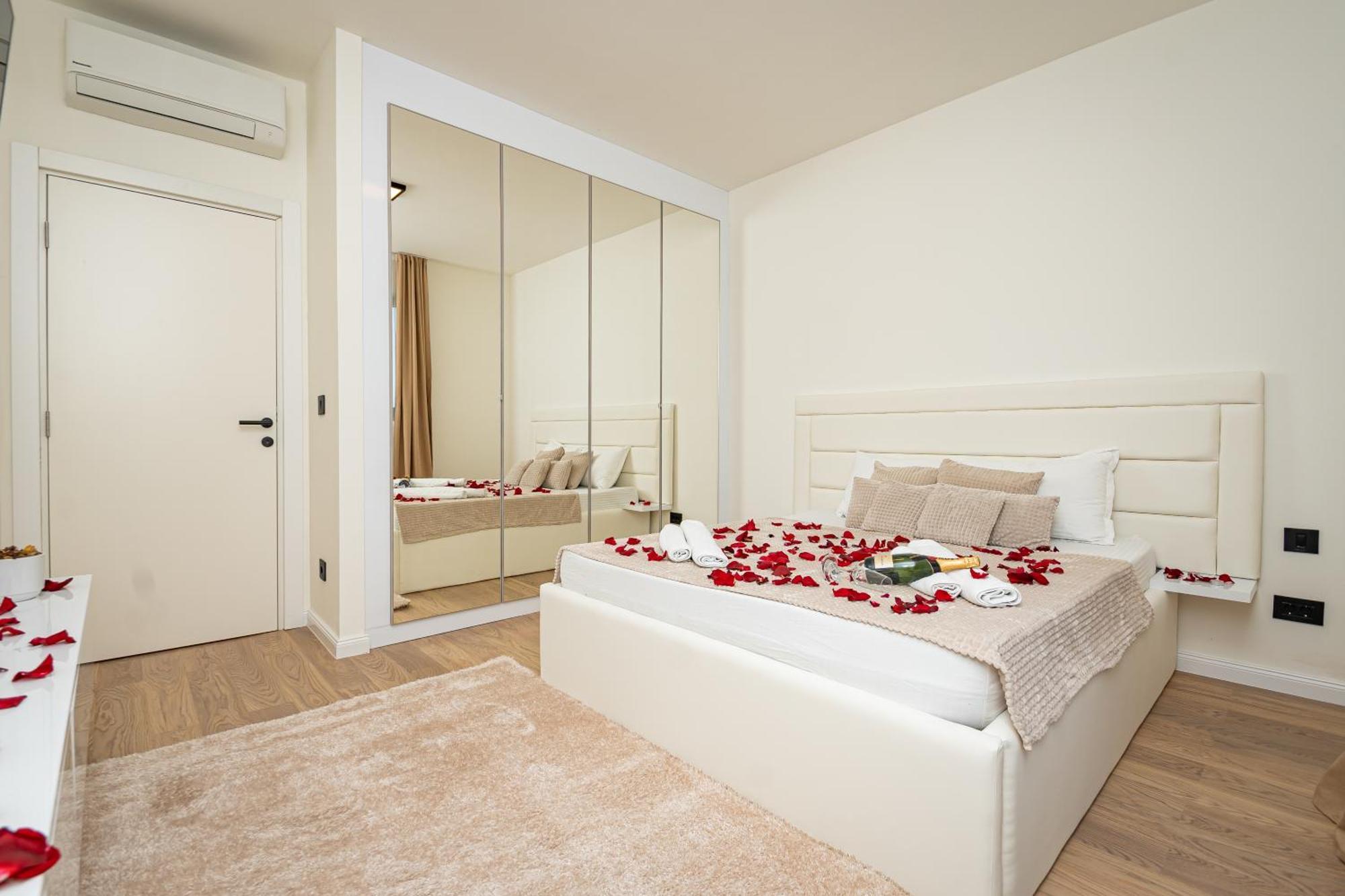 Sinfonia Lux 1205-1 Apartment Sajmiste Luaran gambar